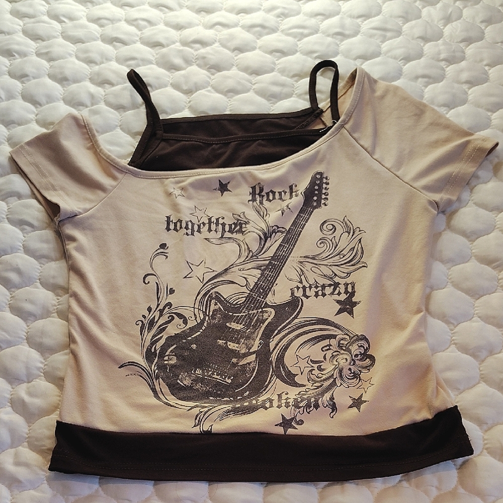 ROMWE Graphic Guitar Women's Tee - Cream and Black